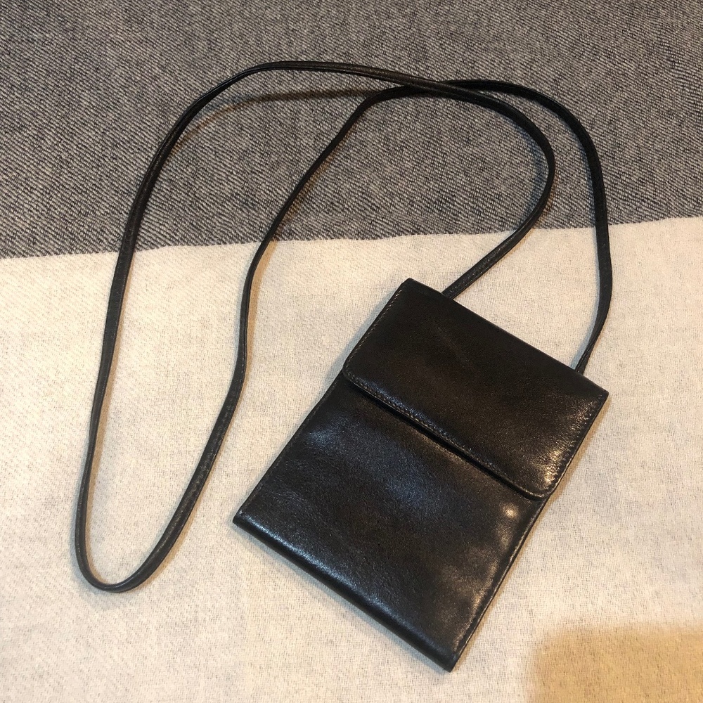 Fabulous Saks Fifth Avenue Black Leather Travel Wallet - New - Never Used
